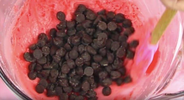 Easy Strawberry Chocolate Chip Cookies Recipe