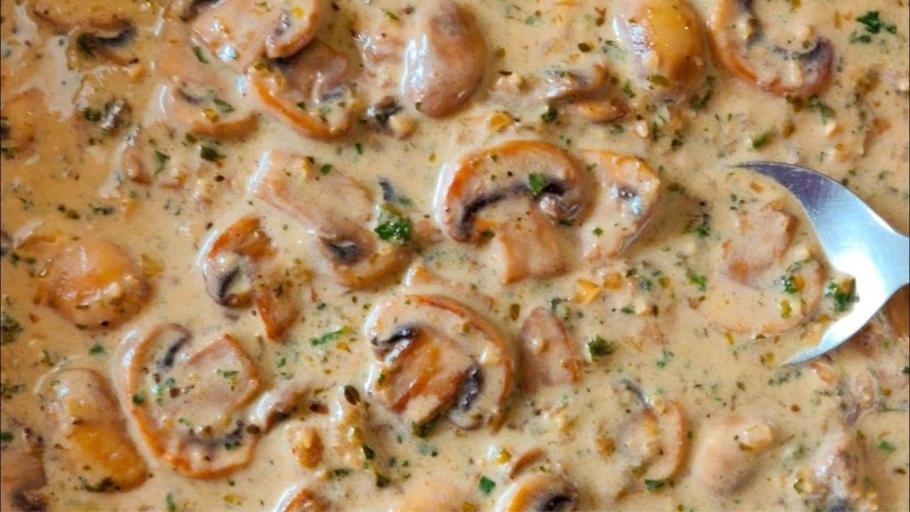 Creamy Garlic Mushroom Sauce Recipe