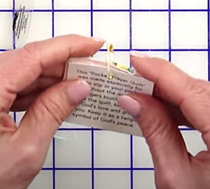 Pocket prayer mini quilt gift Tutorial - Quick Sewing Projects for DIY Gift Ideas