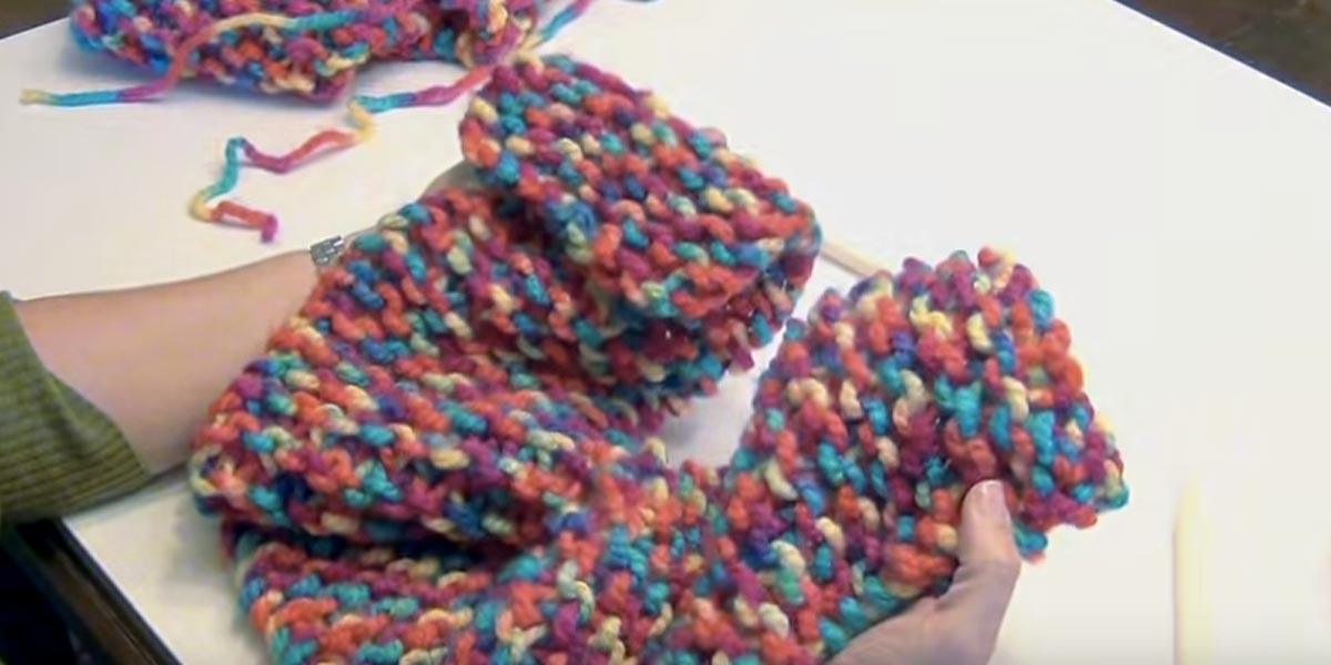 How to Make an Easy Knitted Scarf