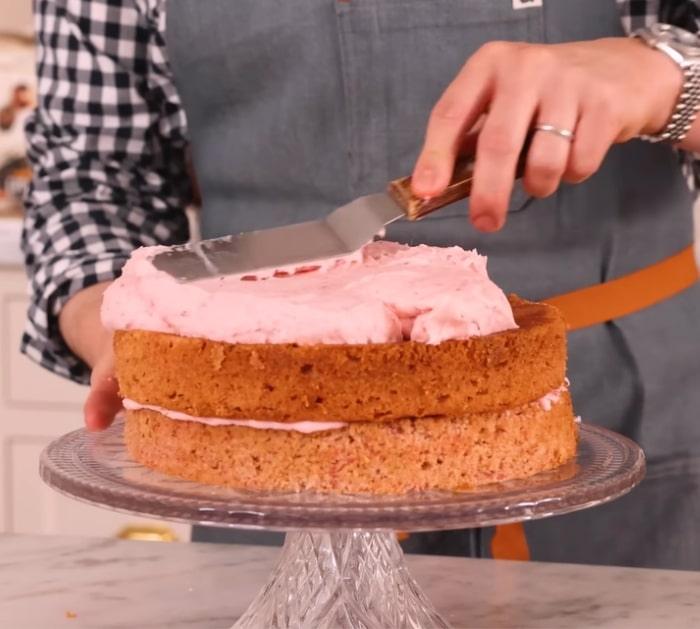 Melt-In-Your-Mouth Strawberry Cake Instructions