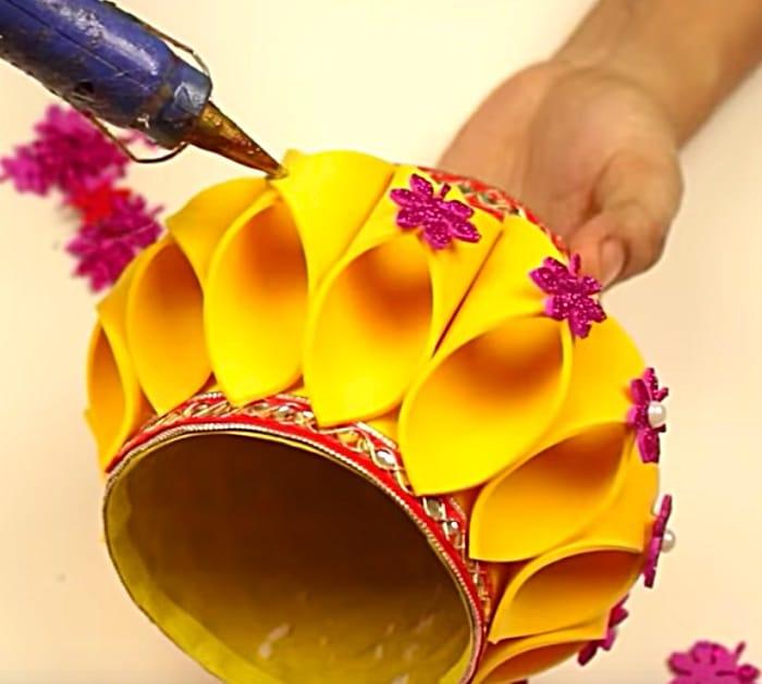 Make an Easter basket with recycled materials