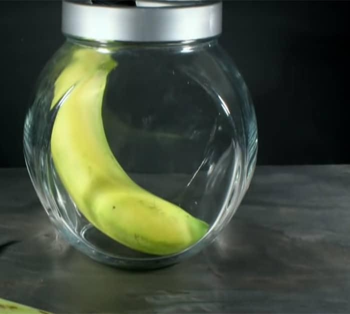 trick to keep bananas fresh