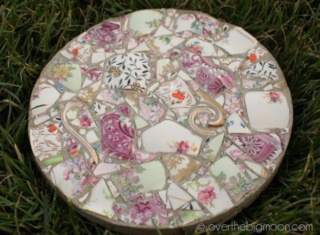 Beautiful DIY Garden Stones, a fun DIY garden idea worth trying this season and a creative touch for a porch or garden path