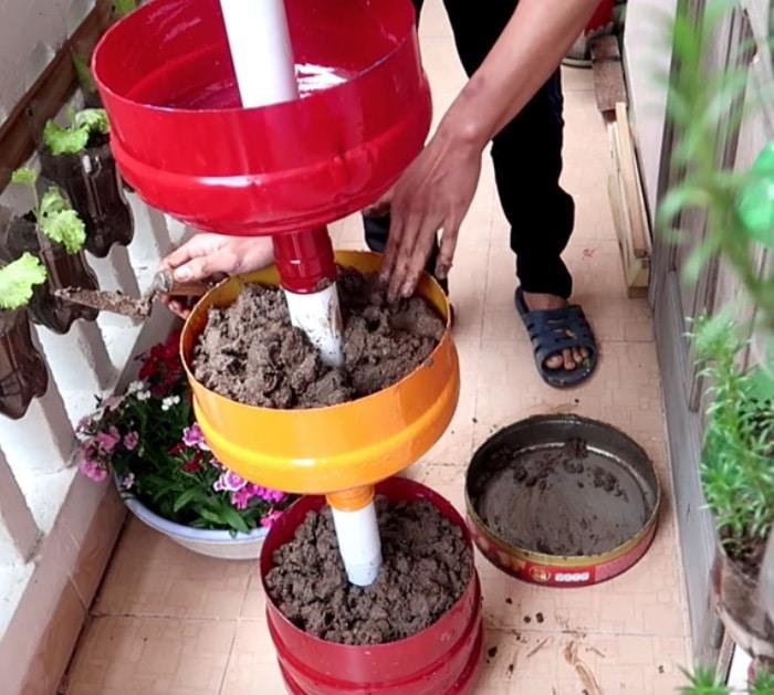 Make a diy plastic tiered planter