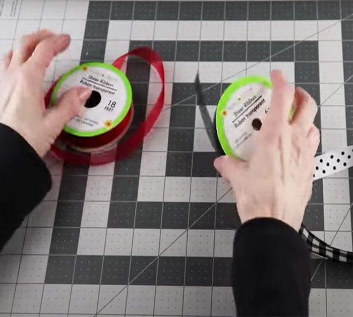 how to make diy dollar tree ladybug wreath