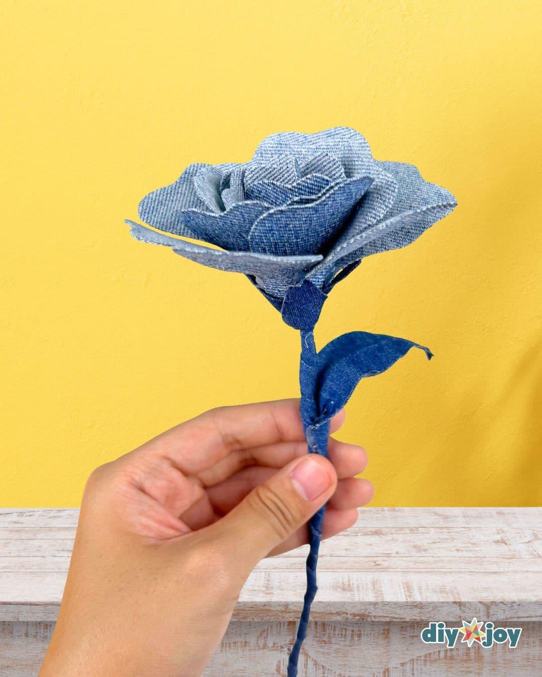Homemade Denim Roses From Old Jeans — what to do with the denim flower