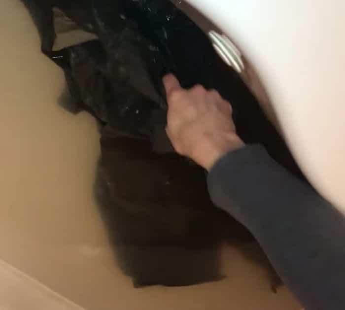 Easy Way to Wash Greasy Clothes
