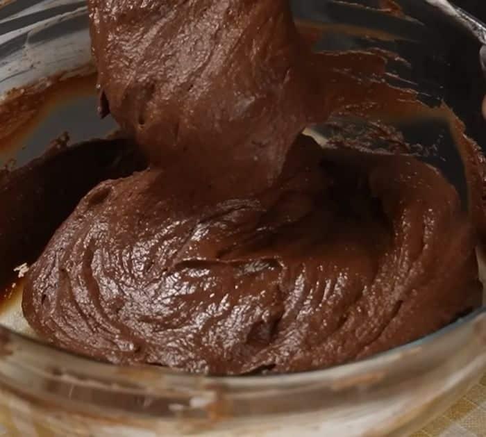 How to Make Moist Chocolate Cake