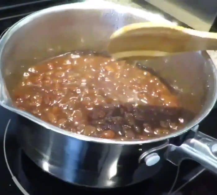 How To Make Old-Fashioned Raisin Pie