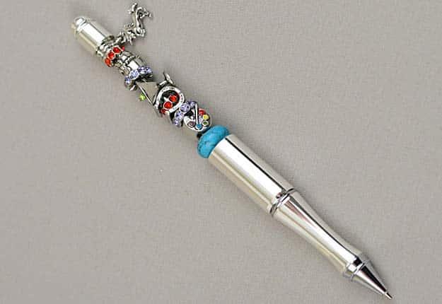 Cheap DIY Projects for Teen Girls to Sell - Easy DIY Charm Pens - DIY Projects & Crafts by Sueeye #diy #quickcrafts #crafts #easycraftss