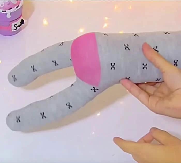 Learn to make DIY Sock Puppy Dogs