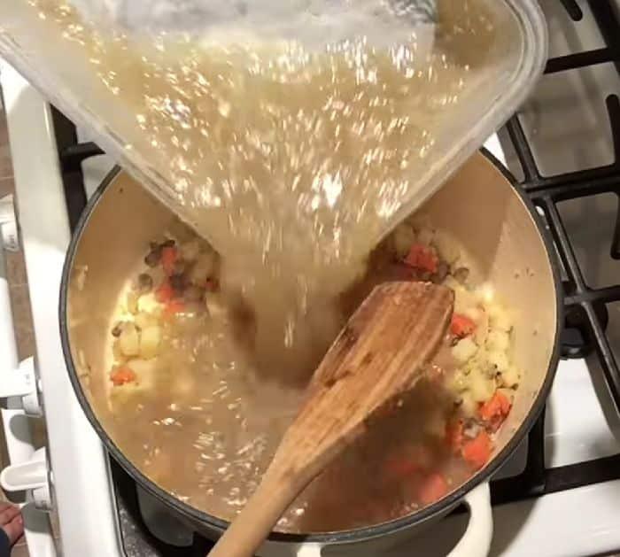 Easy One-Pot Leftover Turkey Soup Recipe