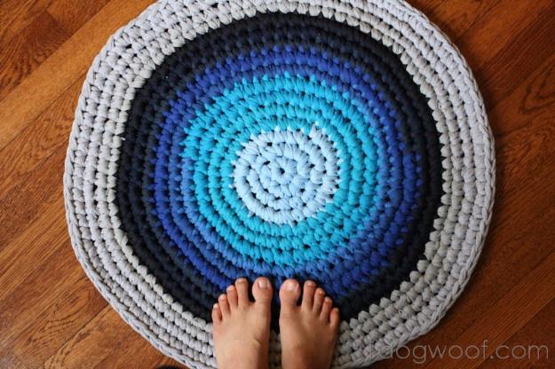 Crochet Rug From T-Shirts, simple enough for a weekend project and better than a store bought version