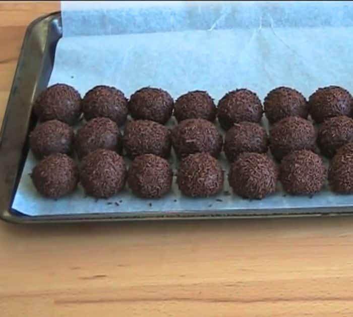 How to Make Chocolate Rum Balls