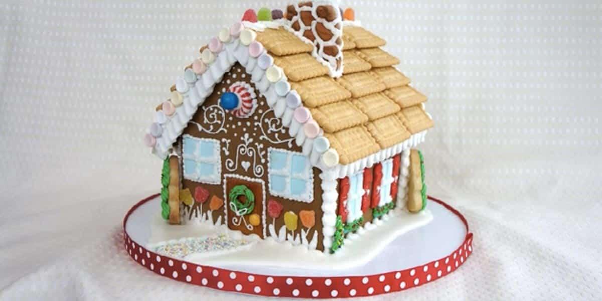 She Shows Us How To Make The Most Awesome Gingerbread House (Watch!)