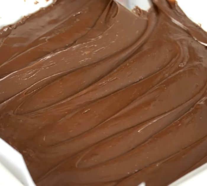 Easy 5-Ingredient Chocolate Fudge Instructions