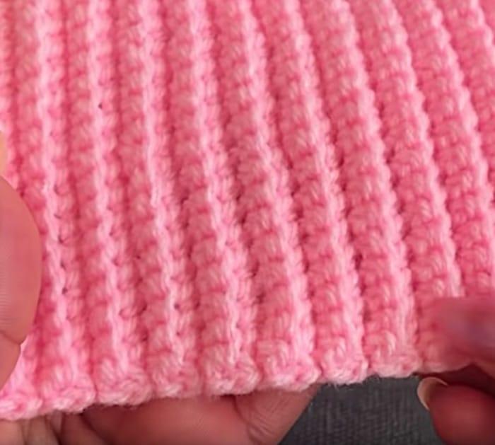 Crochet a beautiful easy baby hat with a pom pom