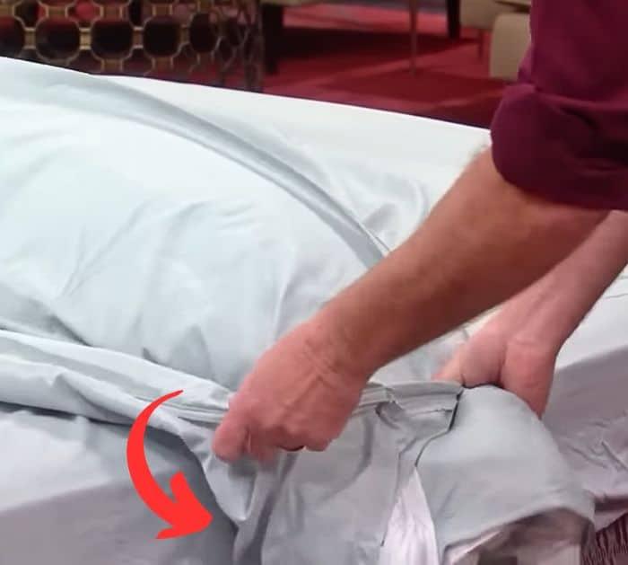 How to Put Duvet Cover On a Duvet