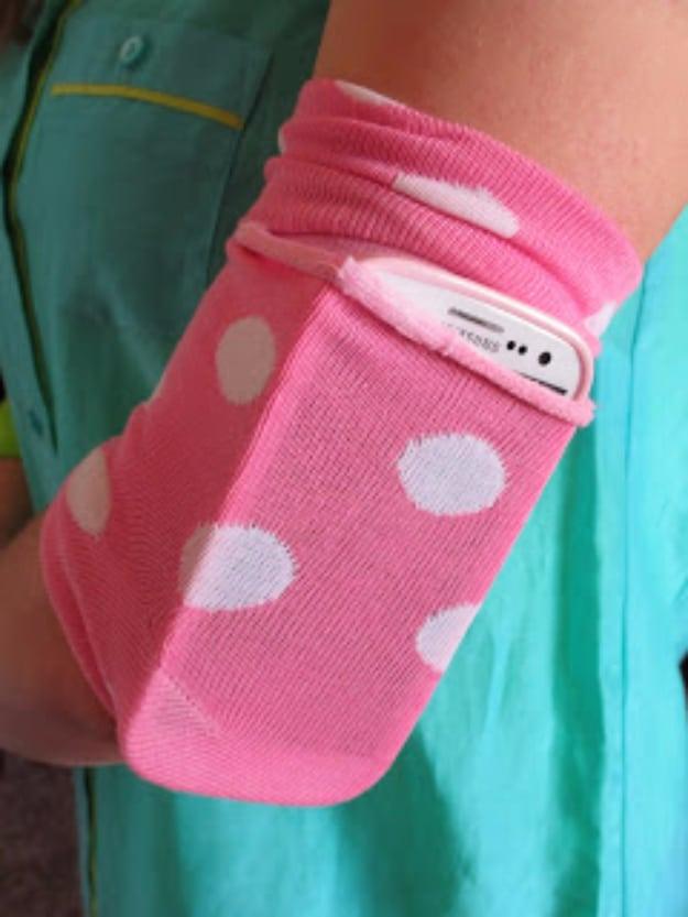 DIY Armband Phone Carrier, an iphone hack idea, simple enough for a first try and a satisfying finish for not much work