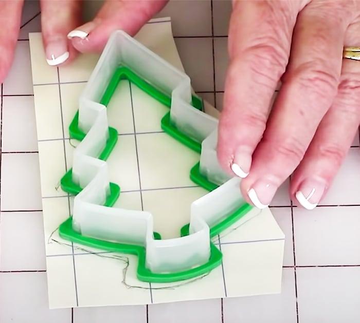 Use Cookie Cutter To Make Oven Mitt - DIY Christmas - DIY Oven Mitt