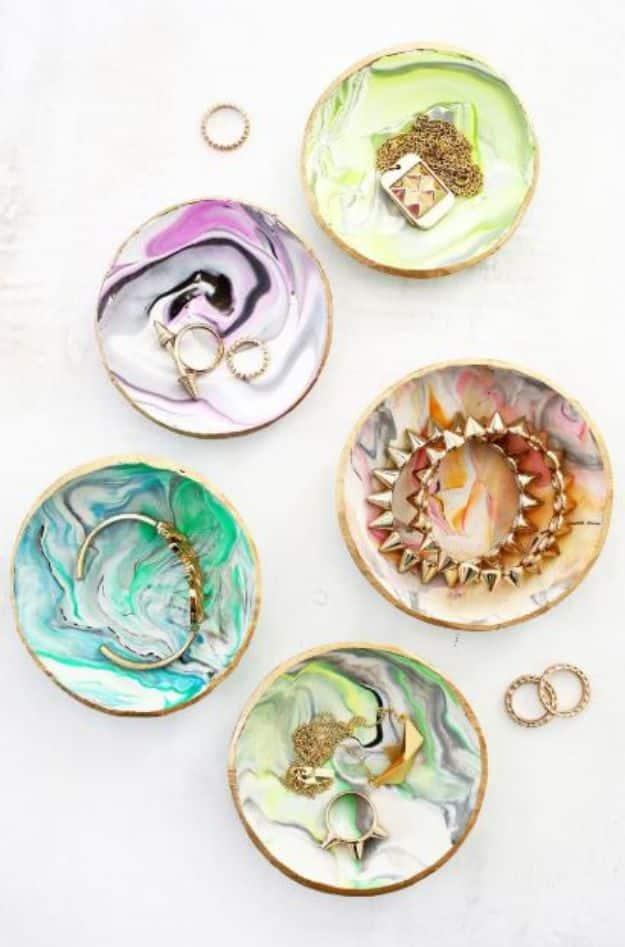 Marbled Clay Ring Dish, simple enough for a beginner and sweet enough to give and an idea worth saving for later