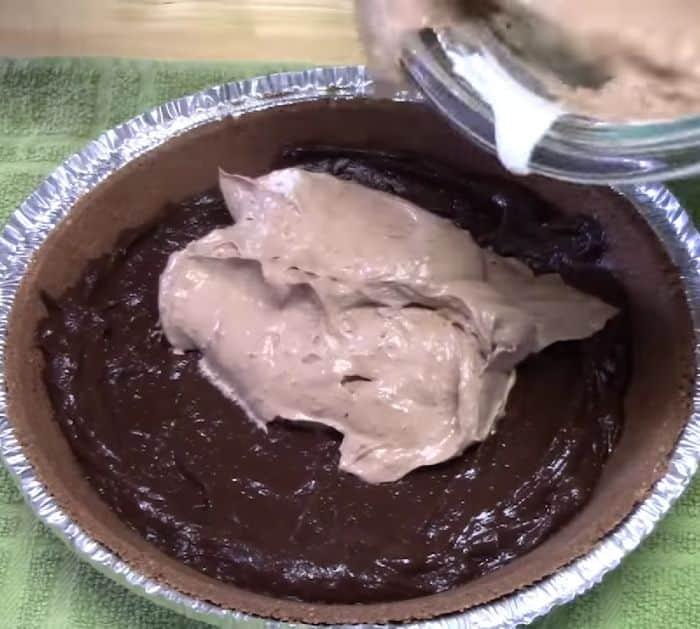 Easy to Make No-Bake Creamy Chocolate Pie