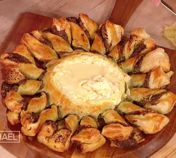 How to Make Baked Brie Wreath