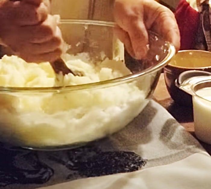 Mix Dry Ingredients Separately From Wet Ingredient For A Vintage Lemon Pound Cake