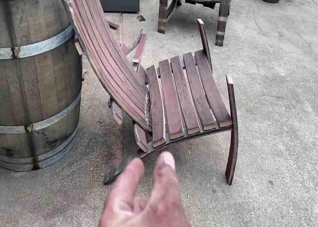 Clamping the backrest and the seat together