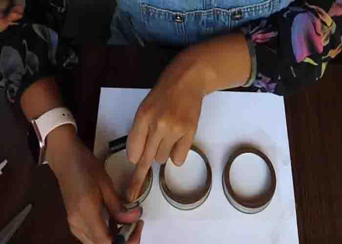 Tracing the mason jar lids