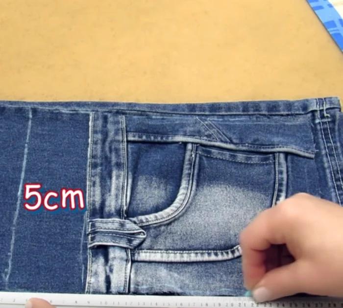 Make a fabulous cheap easy recycled jean crossbody bag