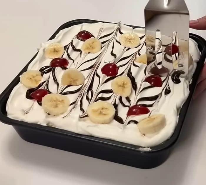 How to Make Banana Split Cake