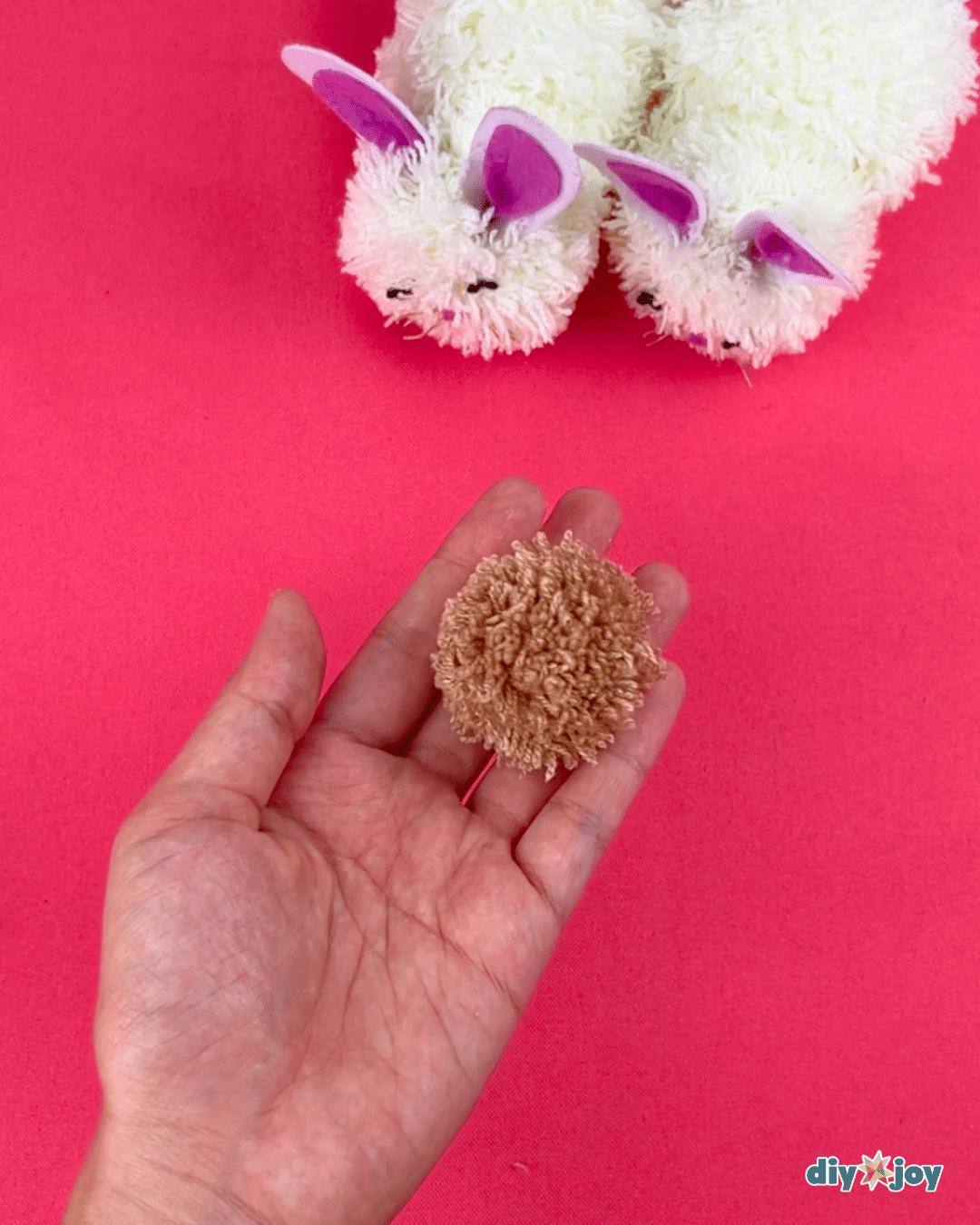 Easy Pom Pom Bunny