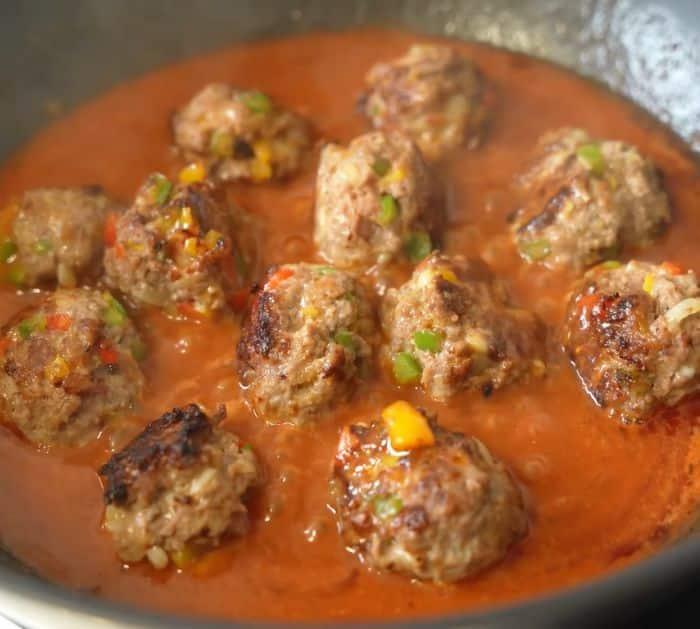 Cheesy Meatballs in Tomato Sauce Recipe Instructions