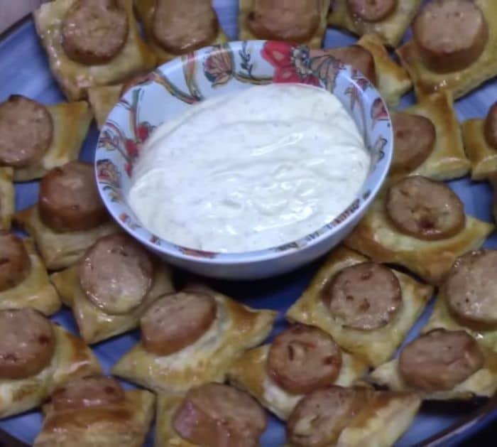 How To Make Chicken Sausage Puffs With Creamy Dipping Sauce