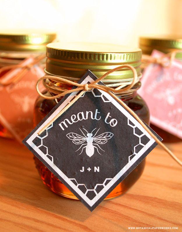 Rustic Honey Wedding Favors, an easy handmade gift for wedding guests and a budget friendly favor idea for the big day