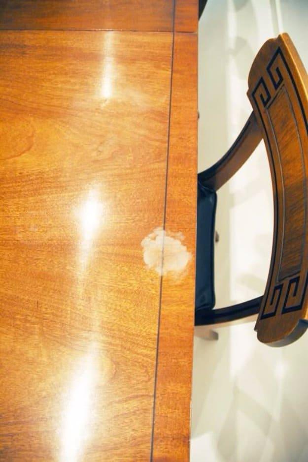 Remove White Heat Marks on Furnitures, a genius cleaning tip worth trying around the house and an idea worth saving for later