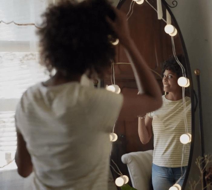 How to Clean a Mirror Without Streaks