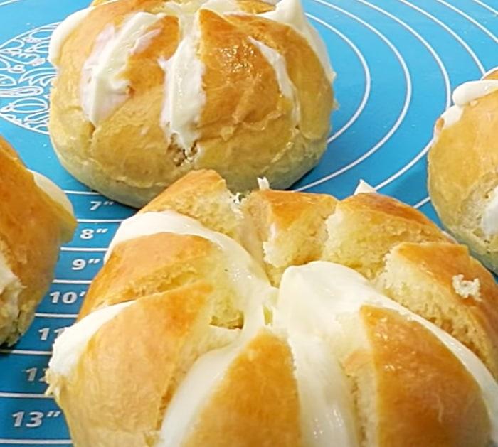Stuff Bread Rolls With Garlic Cream Cheese