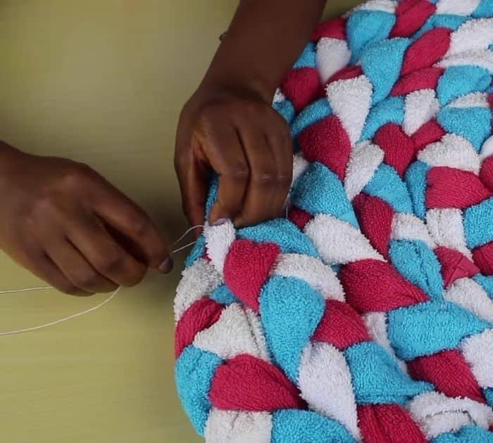 How to sew a bath mat using old towels