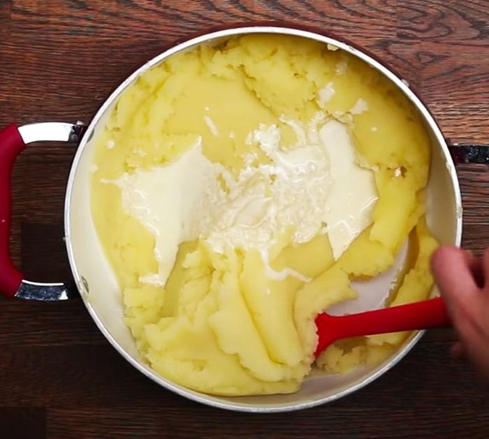 Creamy Mashed Potatoes - Potato Recipes - Homemade Potato Recipe