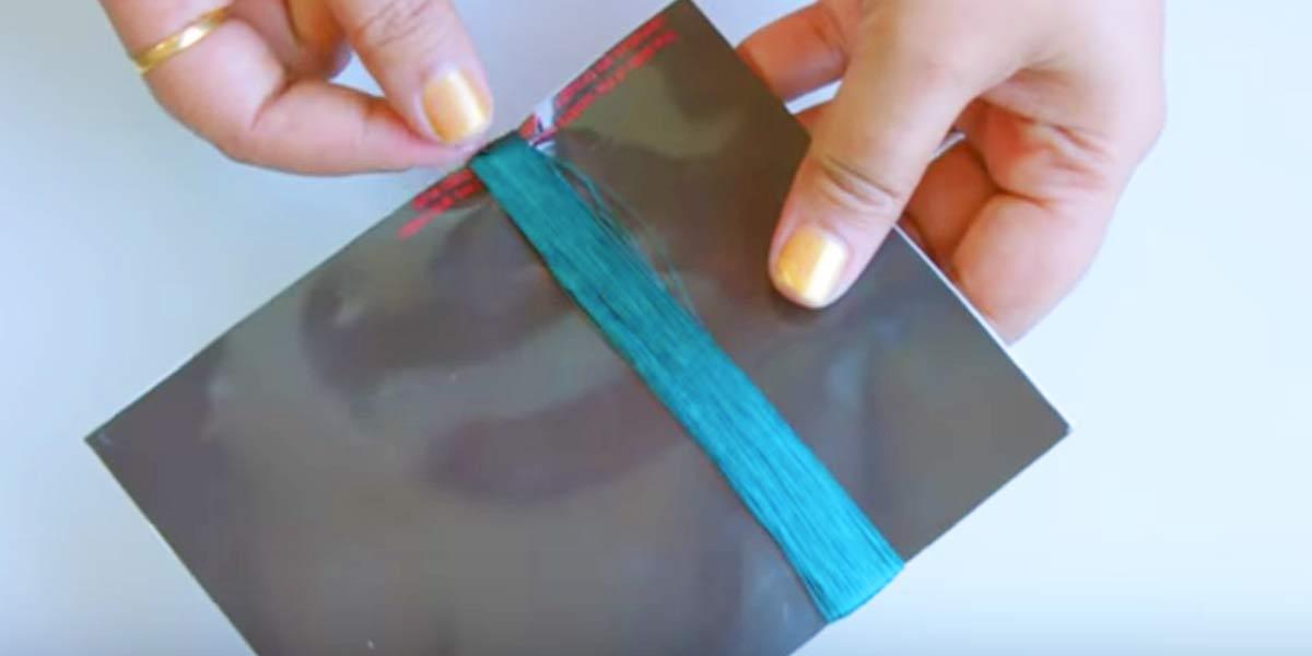 She Wraps Silk Thread Around A Card And Makes A Very Stylish And Popular Item!