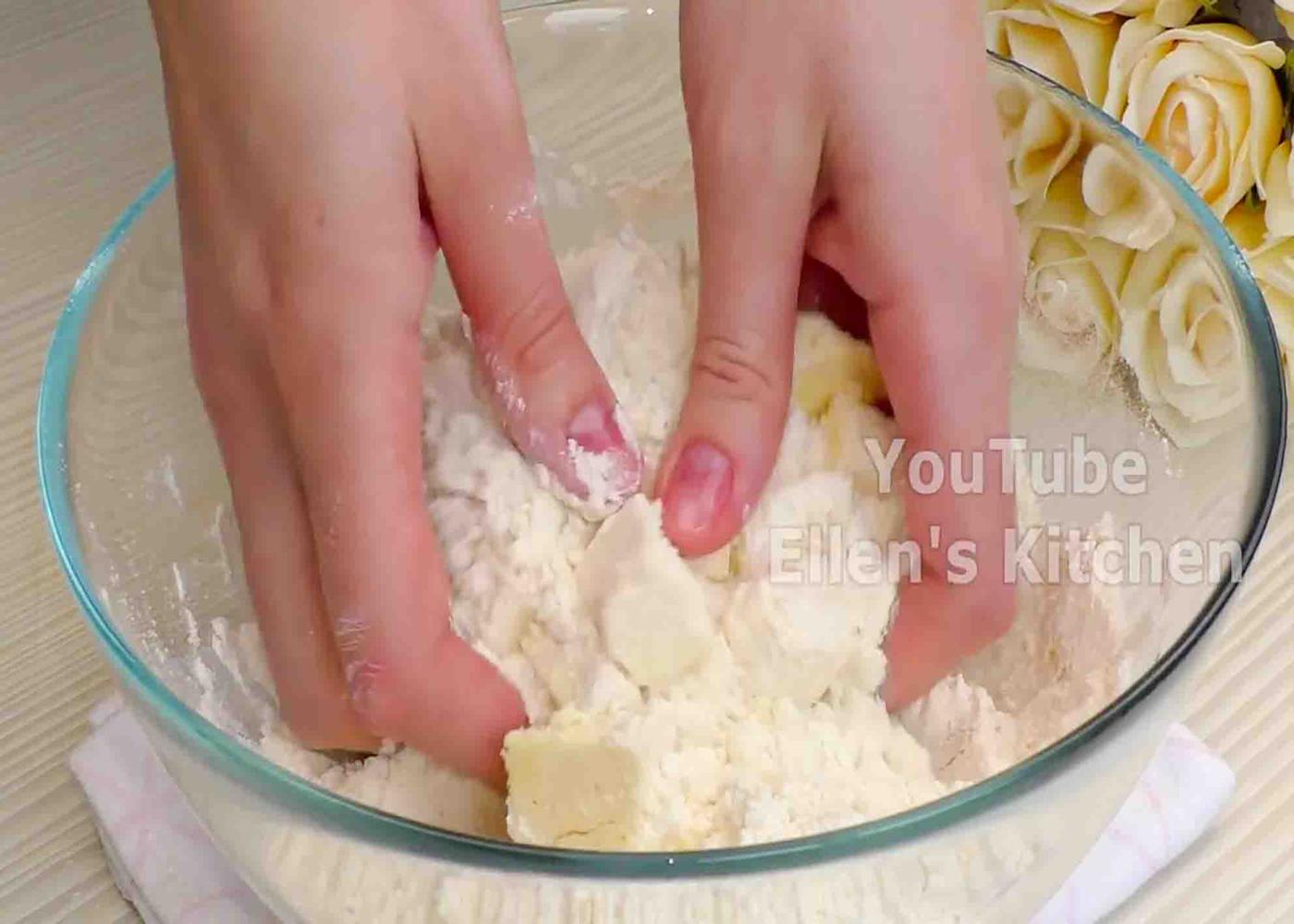 Flour mixture for the cherry pie
