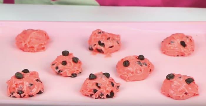 Easy Strawberry Chocolate Chip Cookies