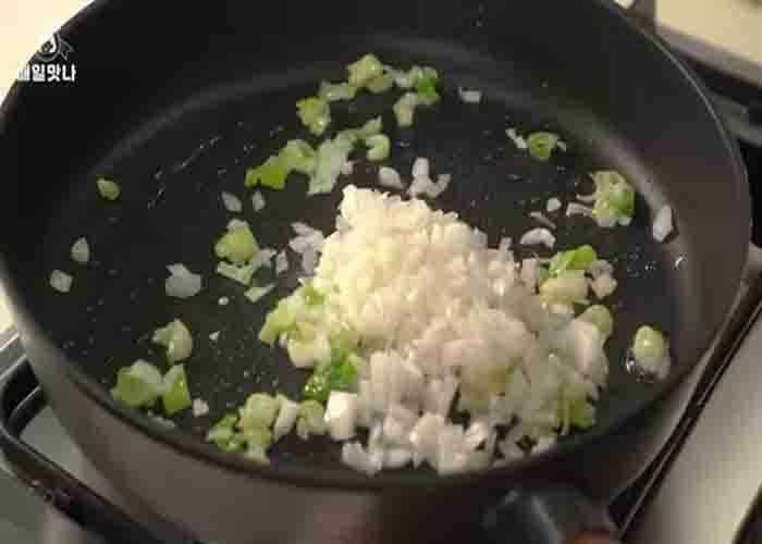 Frying the filling of the cheeseburger burrito