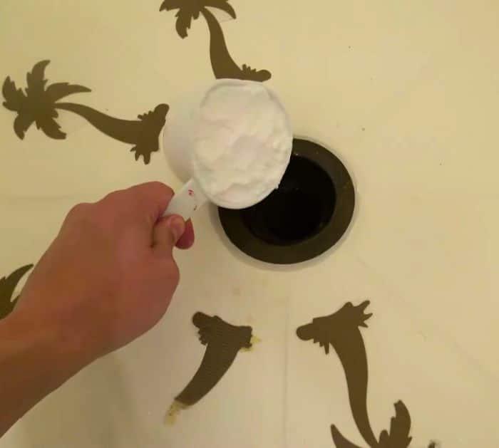 How to Clean Stinky Bathrooms