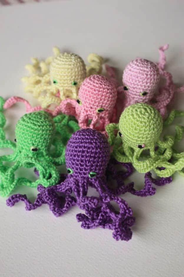 Free Amigurumi Patterns For Beginners and Pros - Amigurumi Seamless Octopus - Easy Amigurimi Tutorials With Step by Step Instructions - Learn How To Crochet Cute Amigurimi Animals,