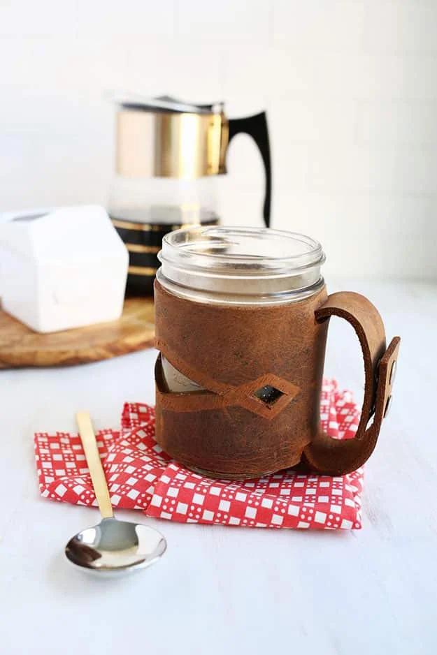 Easy Mason Jar Crafts | Quick DIY Gifts for Men | DIY Projects & Crafts by Sueeye#diygifts #christmas #diy #gifts