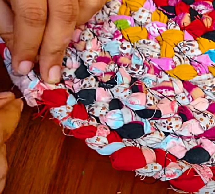 Make a woven rag rug by hand with old clothes